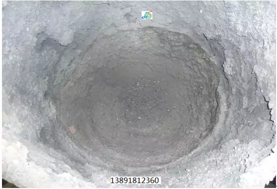 熔煉鑄鐵的爐襯被侵蝕情況_副本.jpg