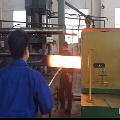 大直径棒料中频加热炉